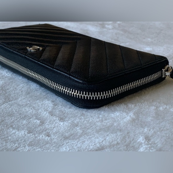 CHANEL long zipped wallet - chevron - Picture 5 of 16